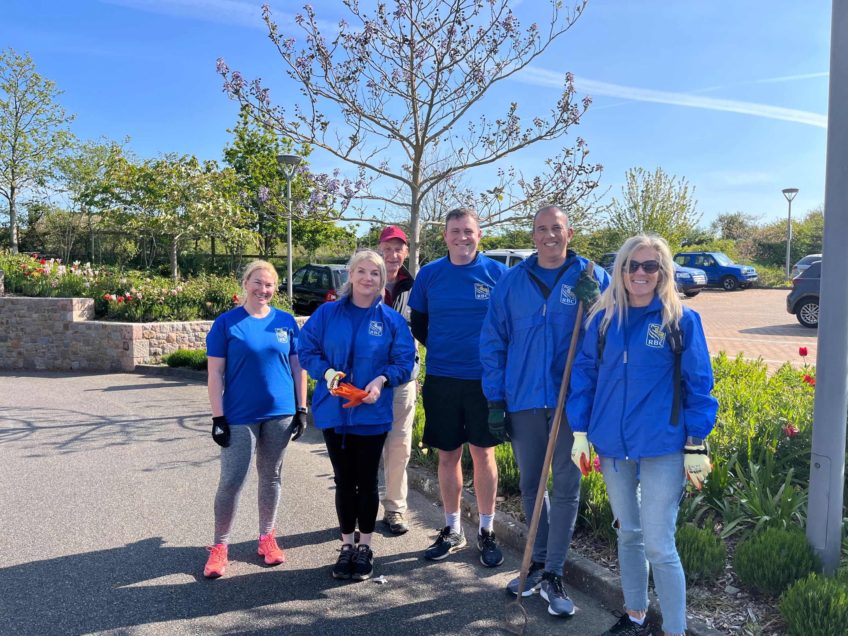 Image of a group volunteers from RBC with gardening equipment 