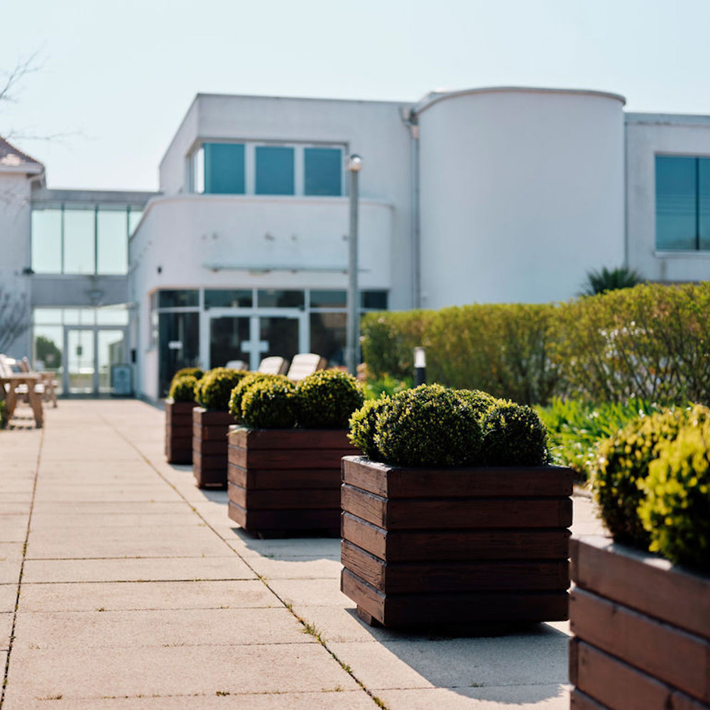 Image of Hospice building taken from car park